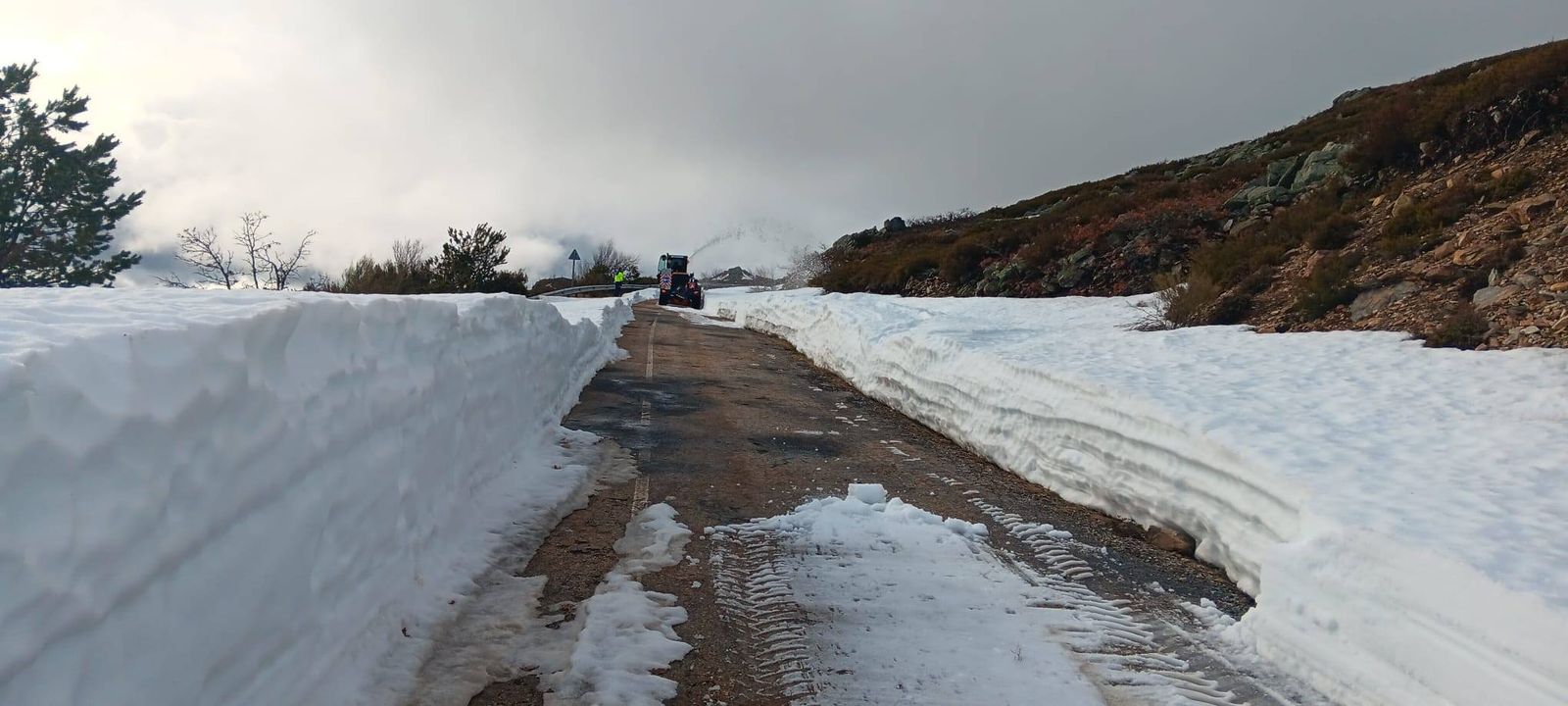 Reabre al tráfico la carretera del Alto del Vizcodillo tras semanas cerrada por la nieve