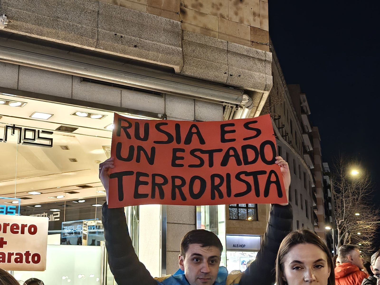 La Asociación de Ucranianos de Salamanca recorre la calles de la capital