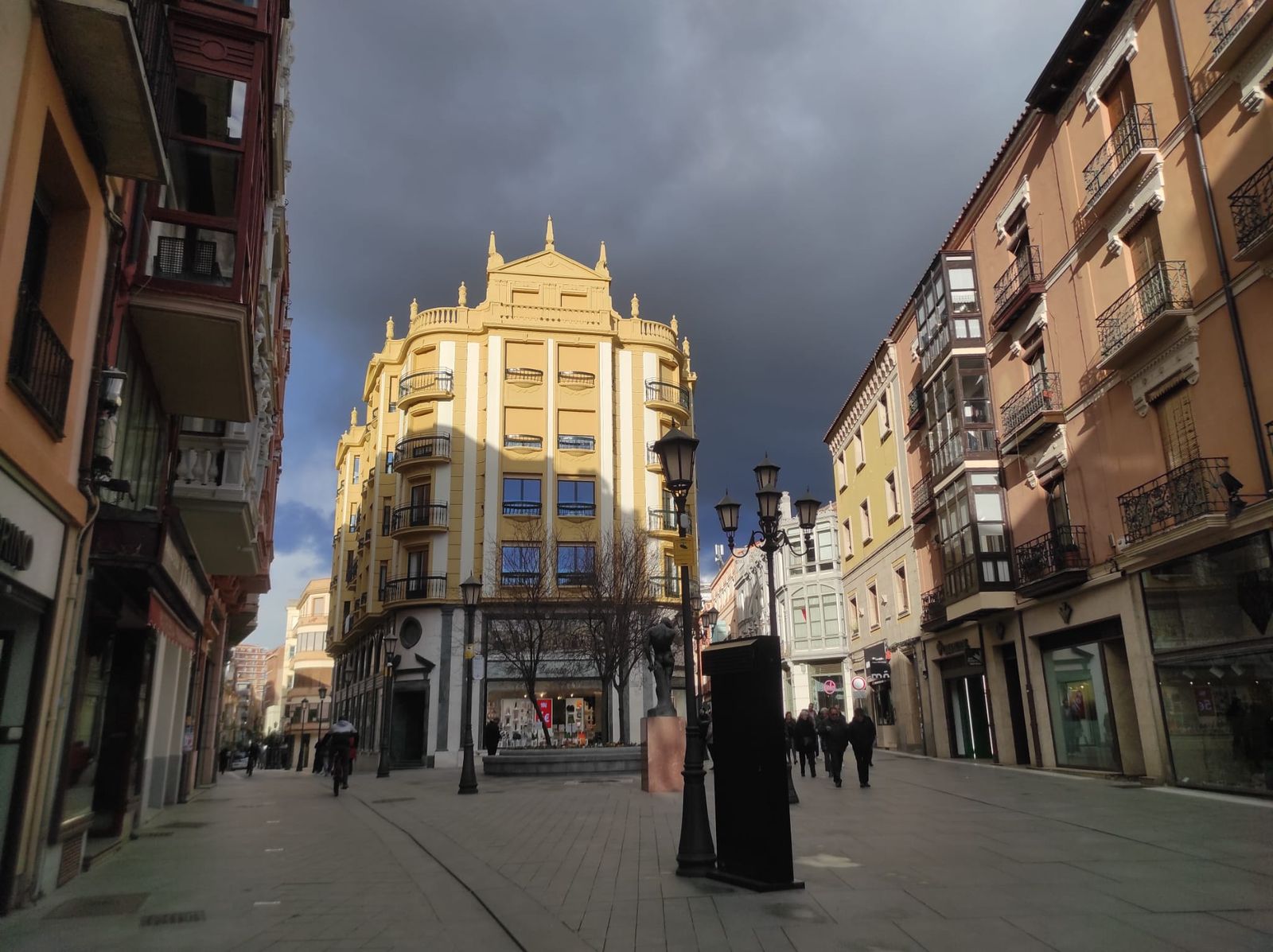 Plaza Sagasta nubes lluvia.