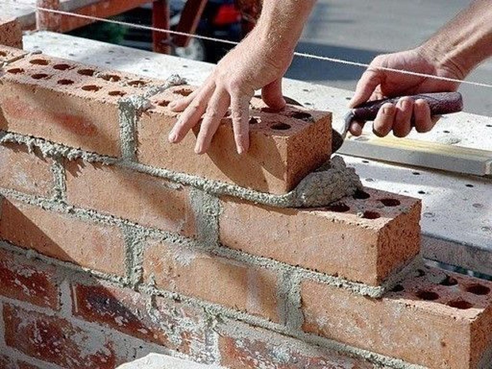 Trabajos de albañilería. Foto de archivo