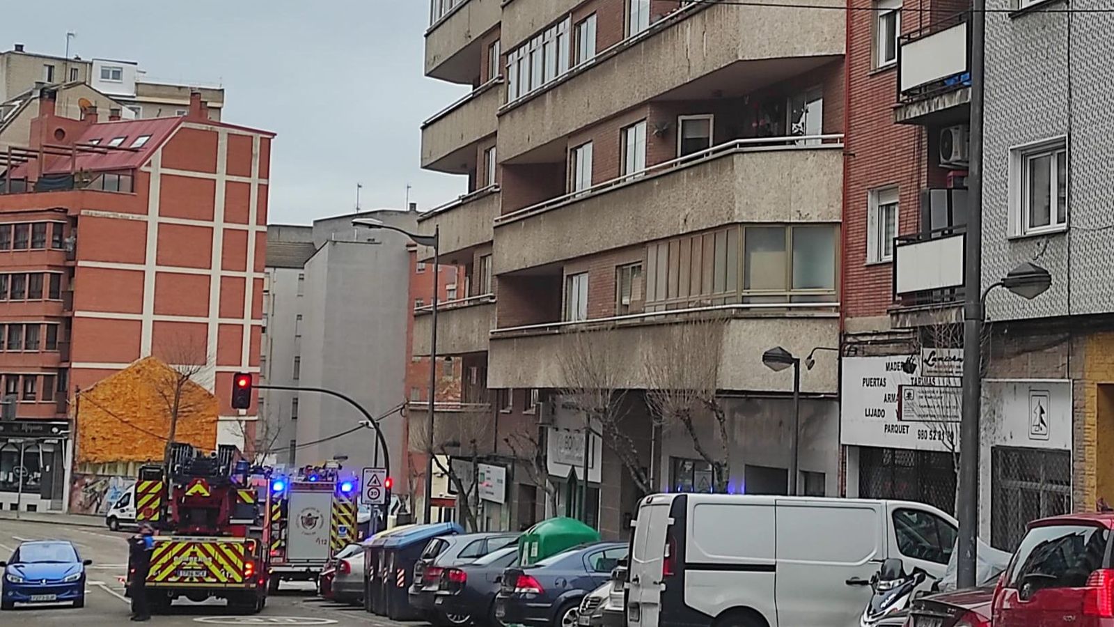 Varias dotaciones del Cuerpo de Bomberos de Zamora acudieron al lugar de los hechos