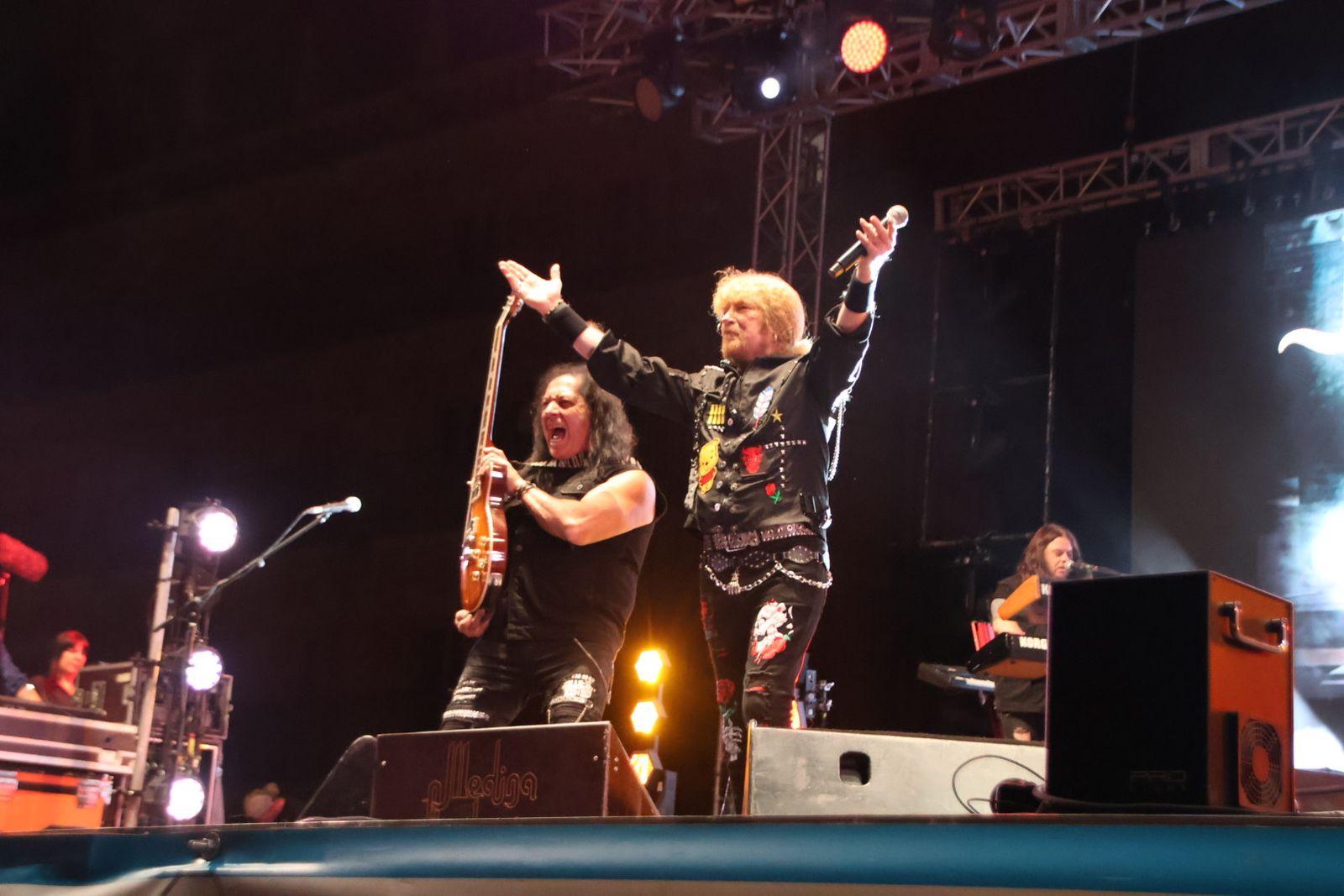 Medina Azahara hace vibrar a la Plaza Mayor de Salamanca con su eterno y emblemático rock