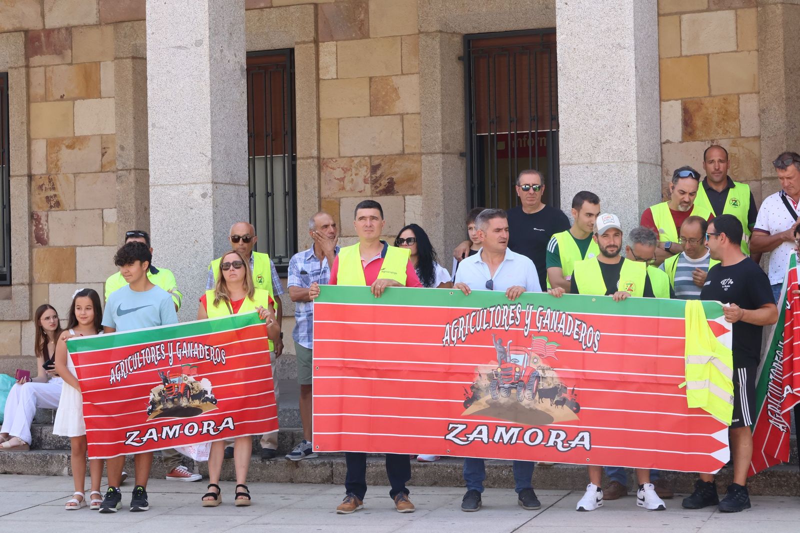 Marcha silenciosa en homenaje a David Lafoz (54).JPG
