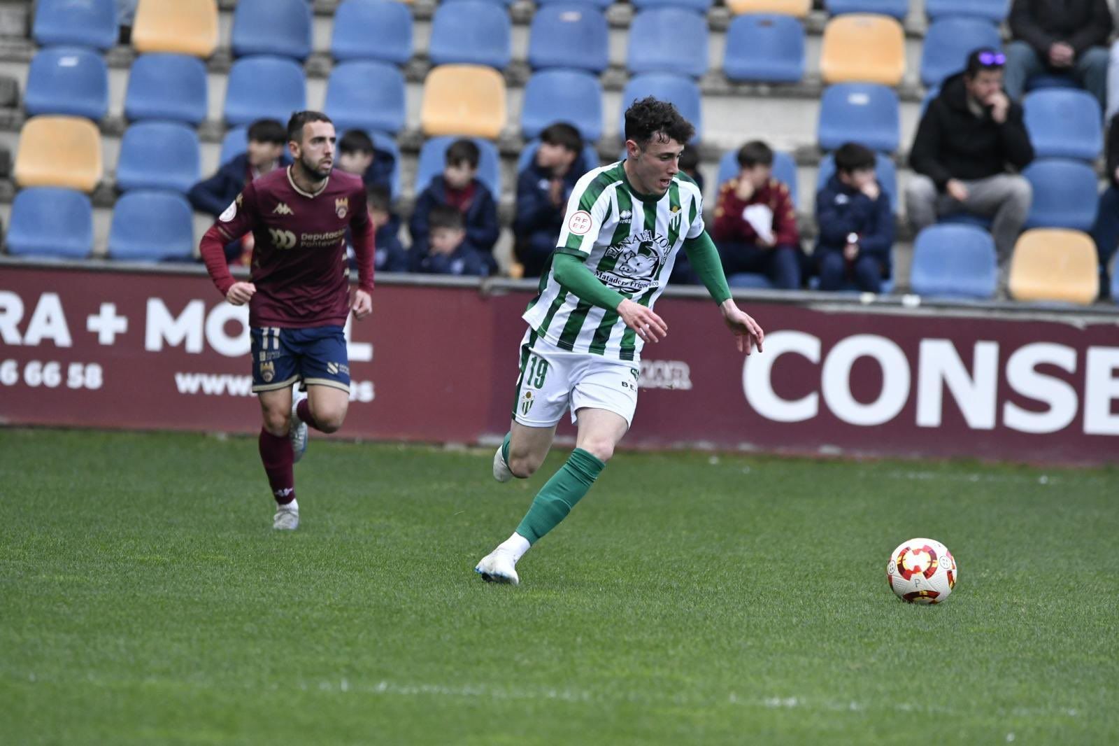 Izan Gutiérrez, ante el Pontevedra FOTO CD GUIJUELO