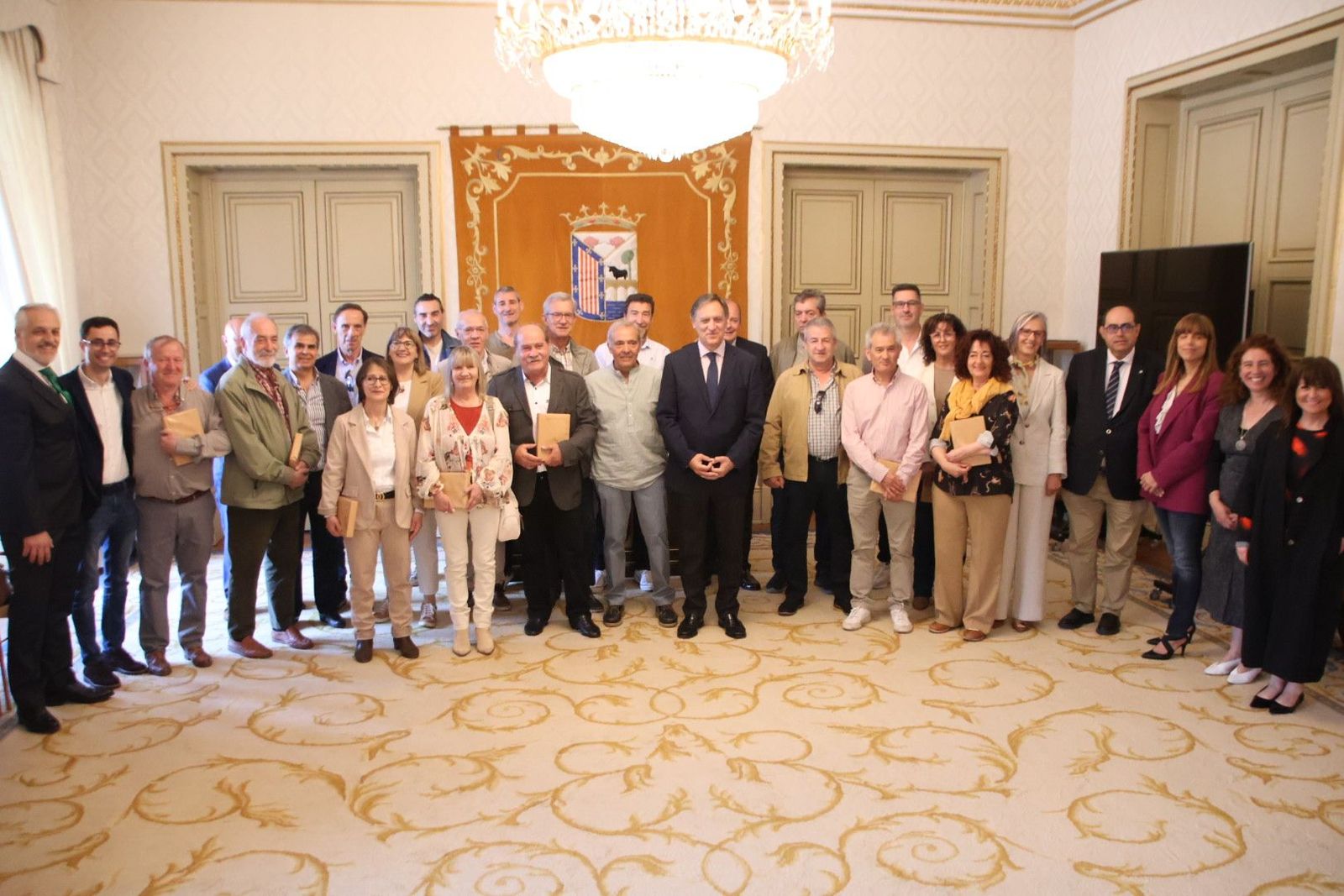 Homenaje durante la festividad de Santa Rita a trabajadores funcionarios con motivo de su jubilación
