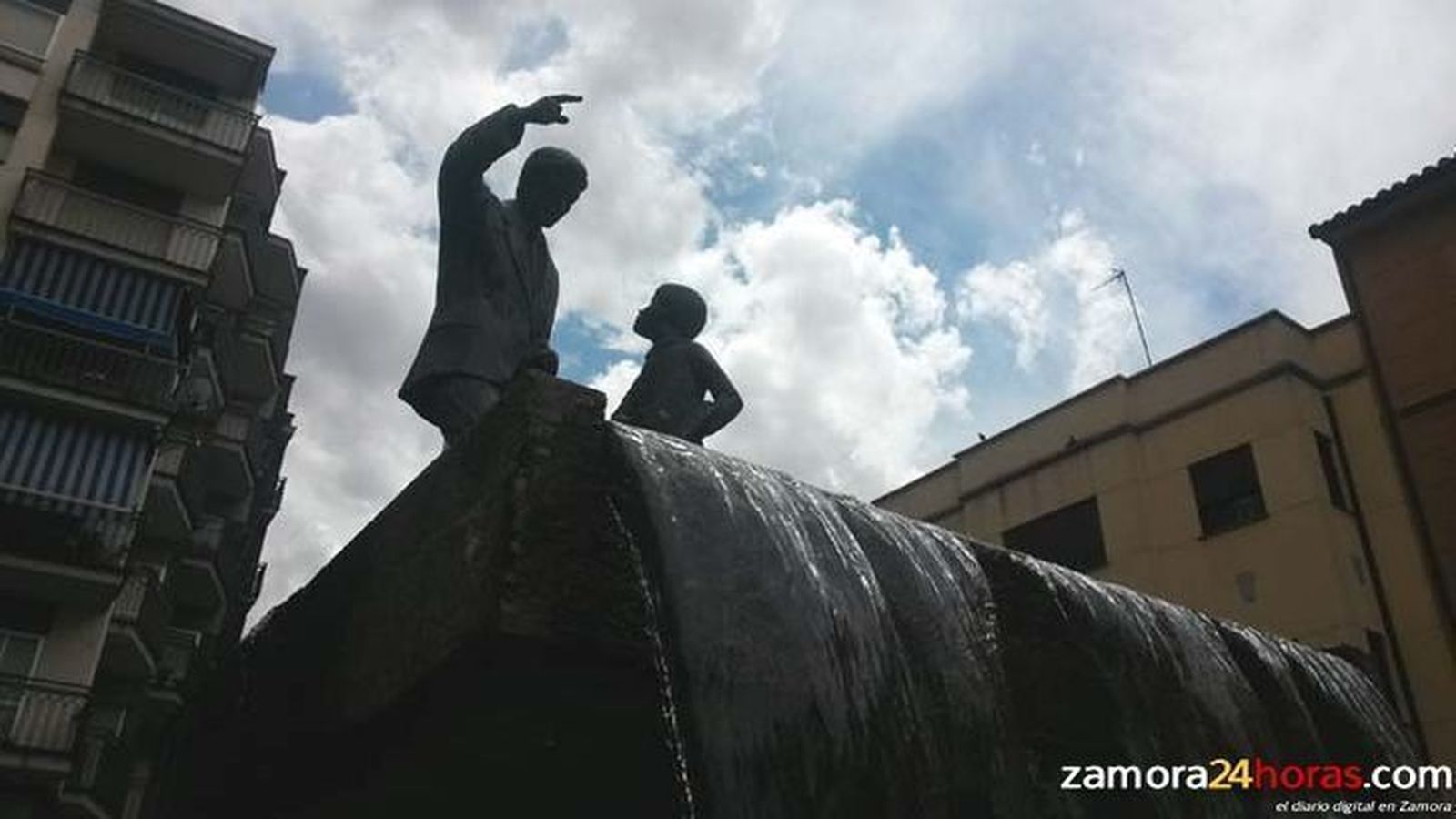 Pocas nubes y 30 grados de máxima para hoy y cielos cubiertos con bajada de máximas para mañana