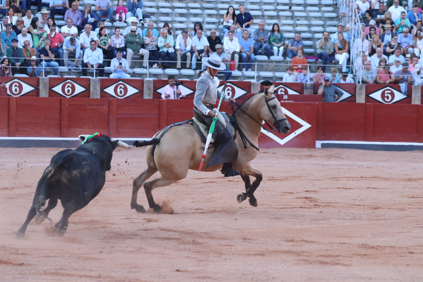 La Glorieta revive el aroma de la feria taurina con el primer festejo: Lea Vicens, Raquel Martín y Olga Casado