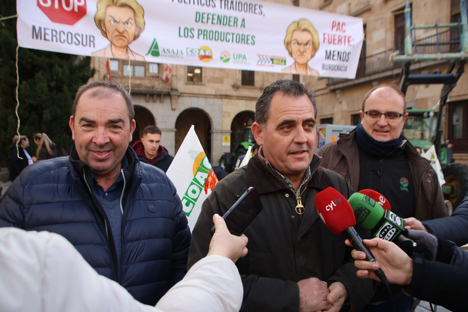 Reparto de 4.000 kg de patatas