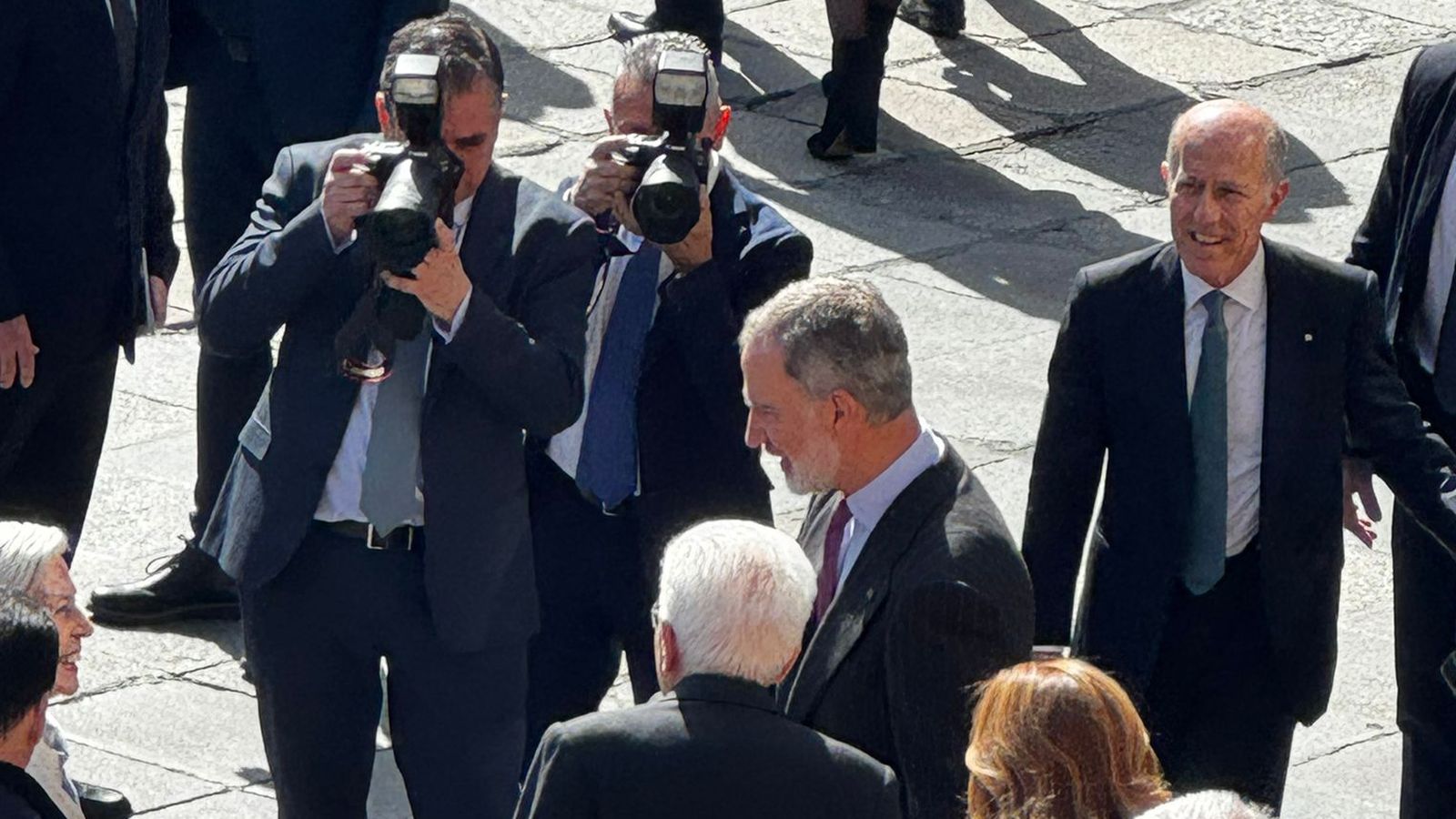 El Rey de España toma café en la Plaza Mayor