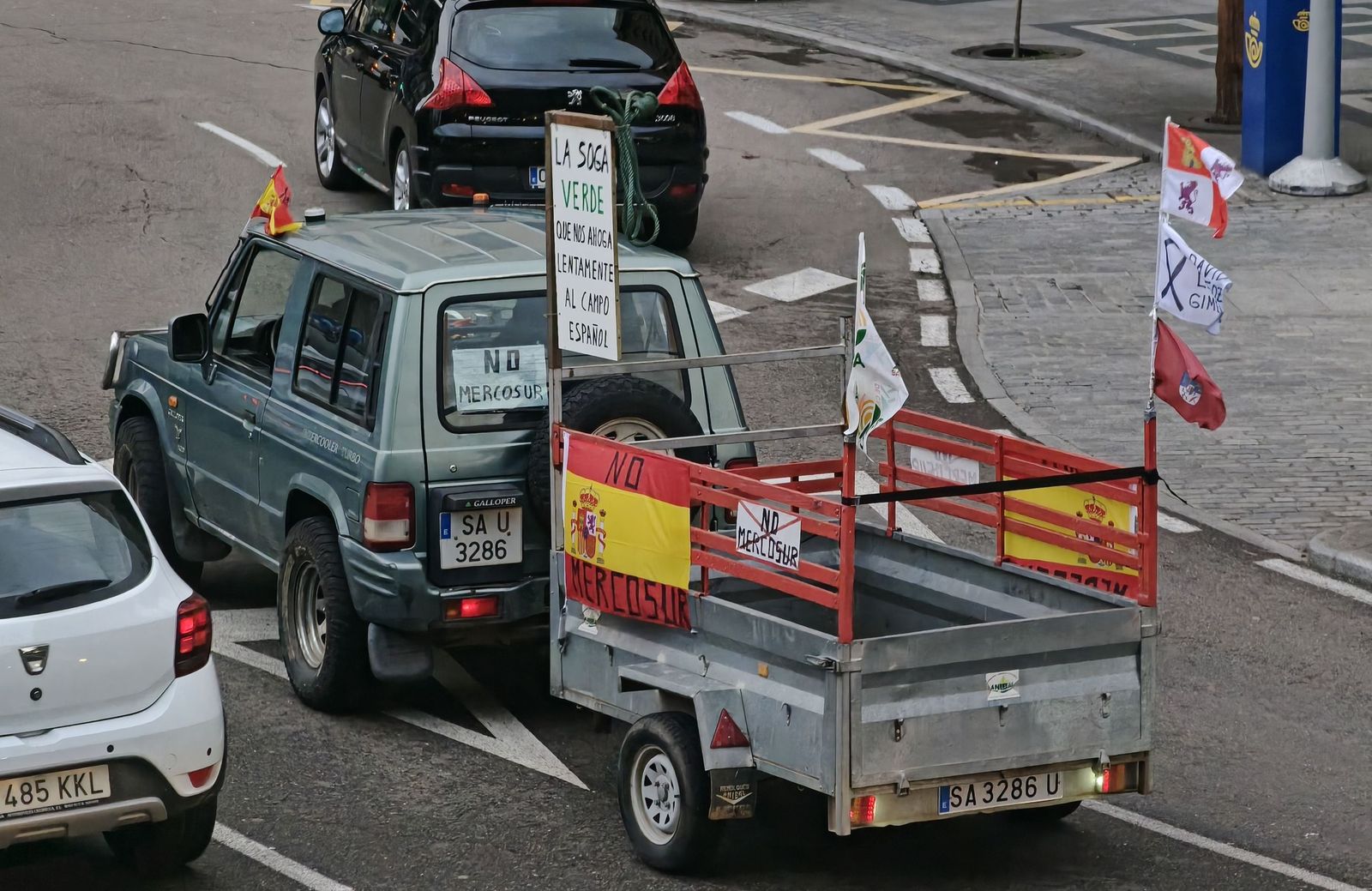 En imágenes la marcha con tractores y vehículos de campo en Salamanca en protesta contra Mercosur
