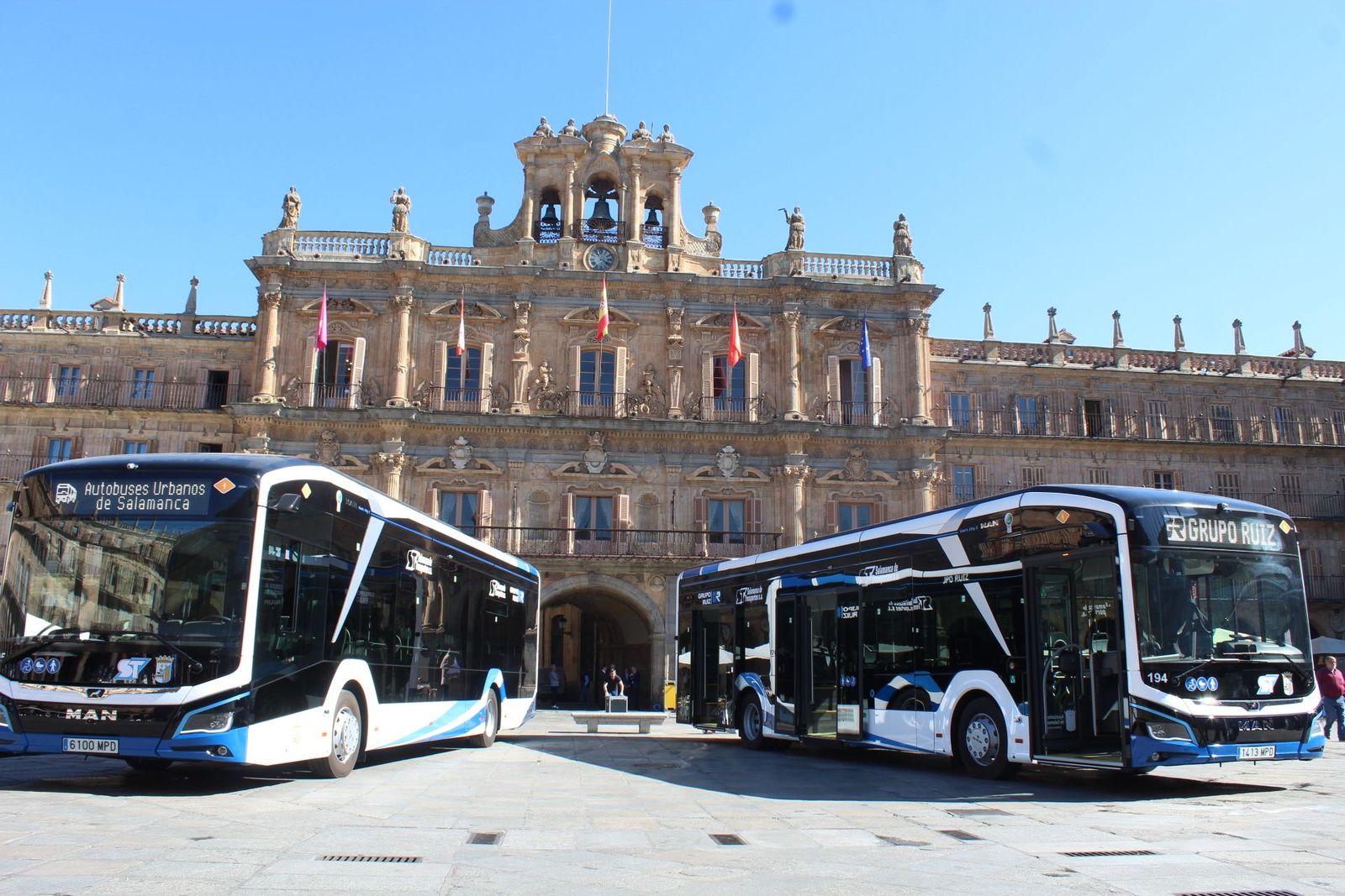 Presentación de los nuevos vehículos eléctricos del servicio municipal de transporte urbano por autobús.
