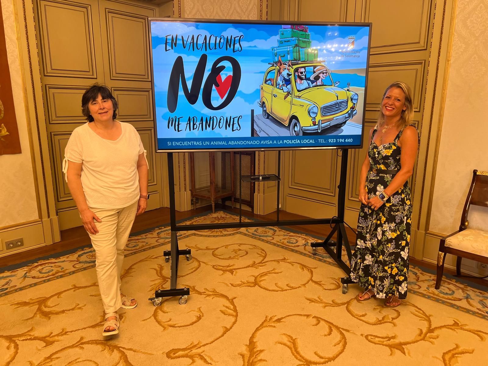 Presentación de la campaña 'En vacaciones no me abandones' por la concejala de Medio Ambiente María José Coca Presentación de la campaña 'En vacaciones no me abandones' por la concejala de Medio Ambiente María José Coca