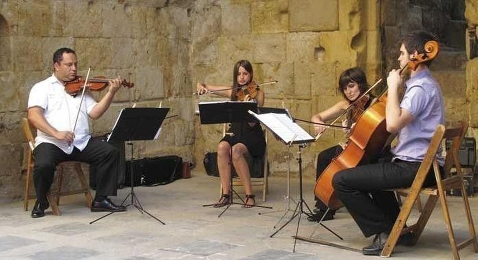 Música del Cuarteto Tarantela en la Cueva de Salamanca
