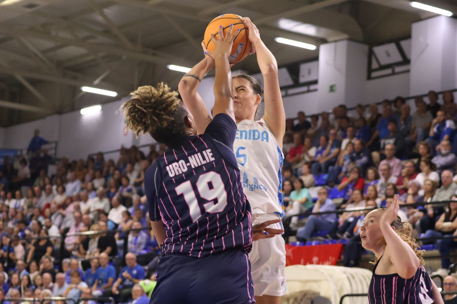 Perfumerías Avenida - Nyon Basket