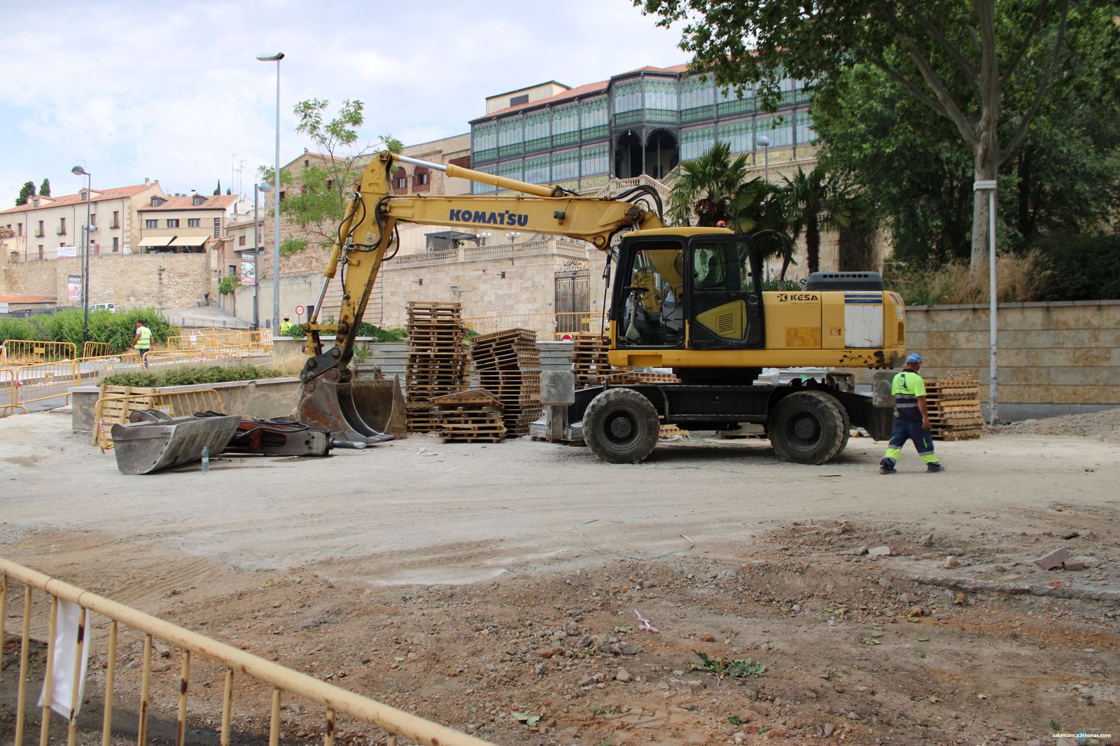 Obras en la plaza del Mercado Viejo centro recepción turistas visitantes (2)