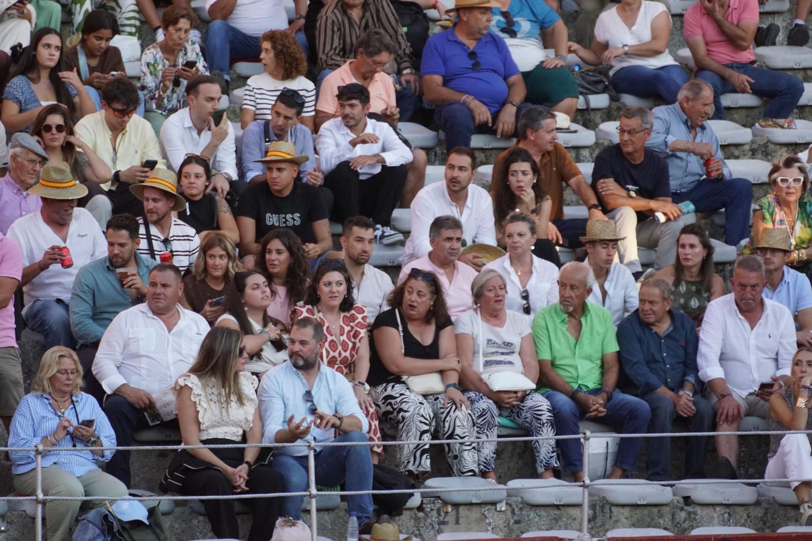 Así ha vivido la afición de La Glorieta el primer cartel de figuras de la feria: imágenes del ambiente en los tendidos y en el patio de cuadrillas
