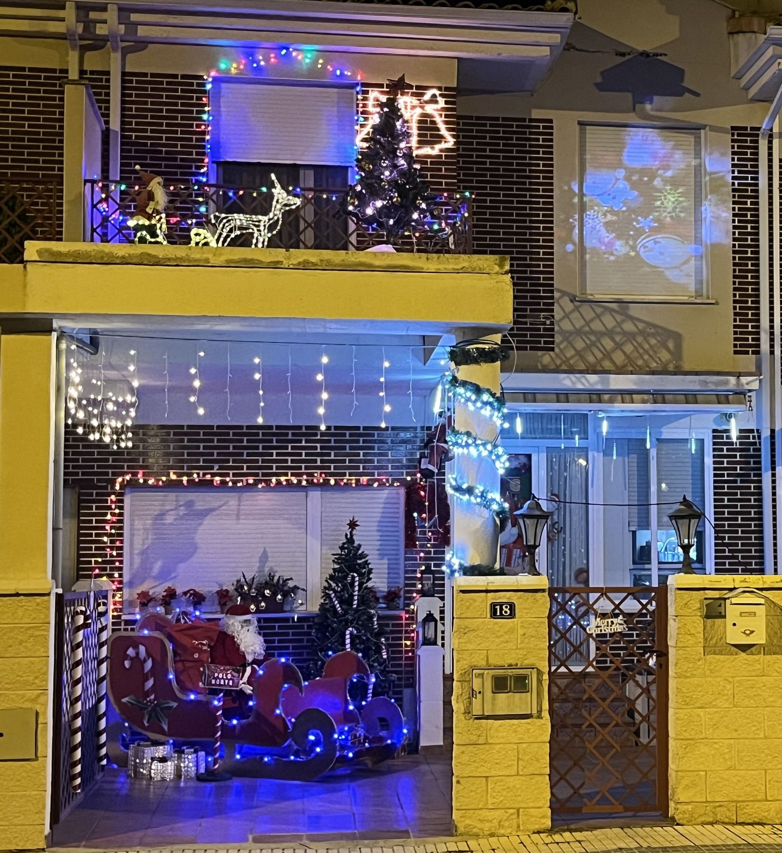 c-g-a-decoracion-navidena-situada-en-una-vivienda-de-villares-de-la-reina-1