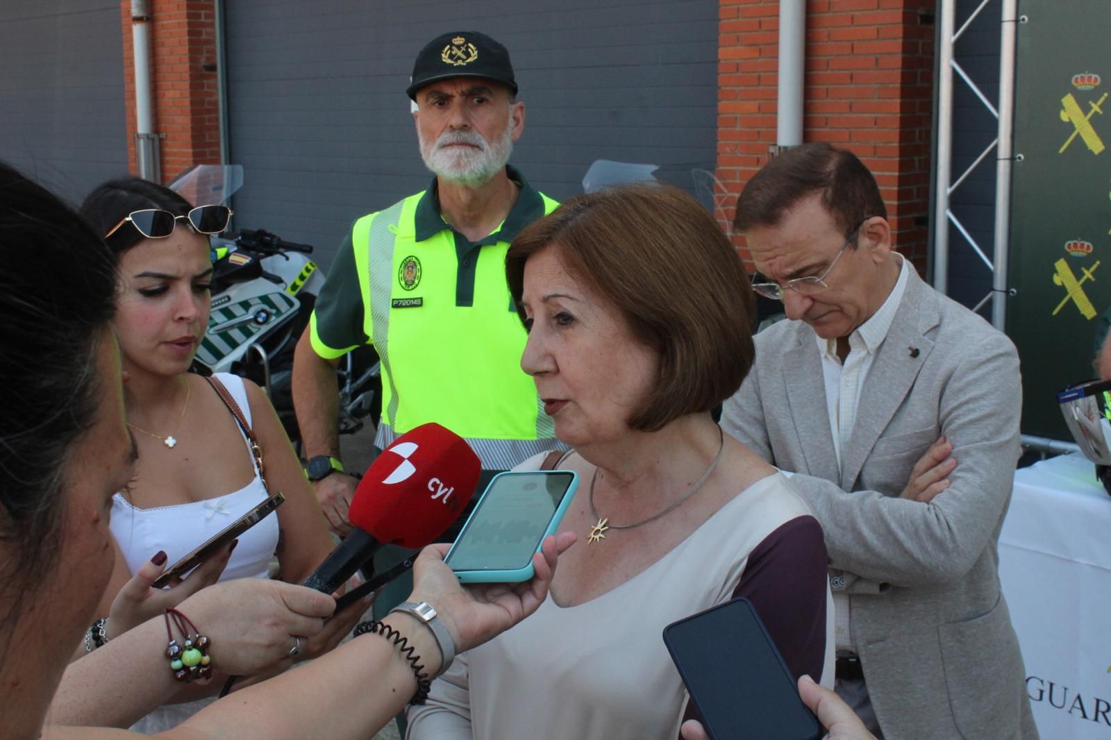 Motos camufladas y chaleco airbag, la nueva cara de la Guardia Civil de Tráfico de Salamanca