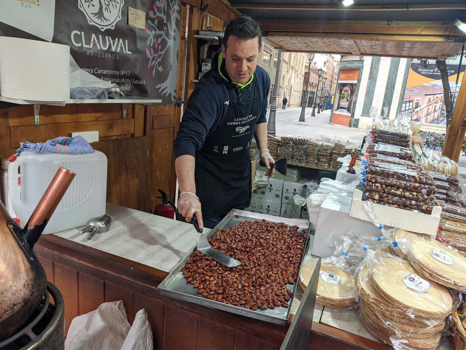Puesto de garrapiñadas en Zamora. Archivo