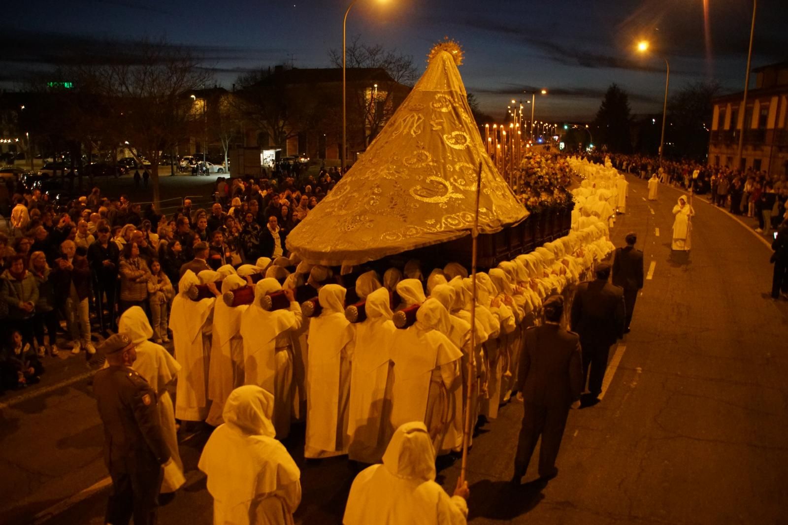 María Nuestra Madre y el Cristo del Amor y de la Paz en la procesión de la Semana Santa 2026 en Salamanca
