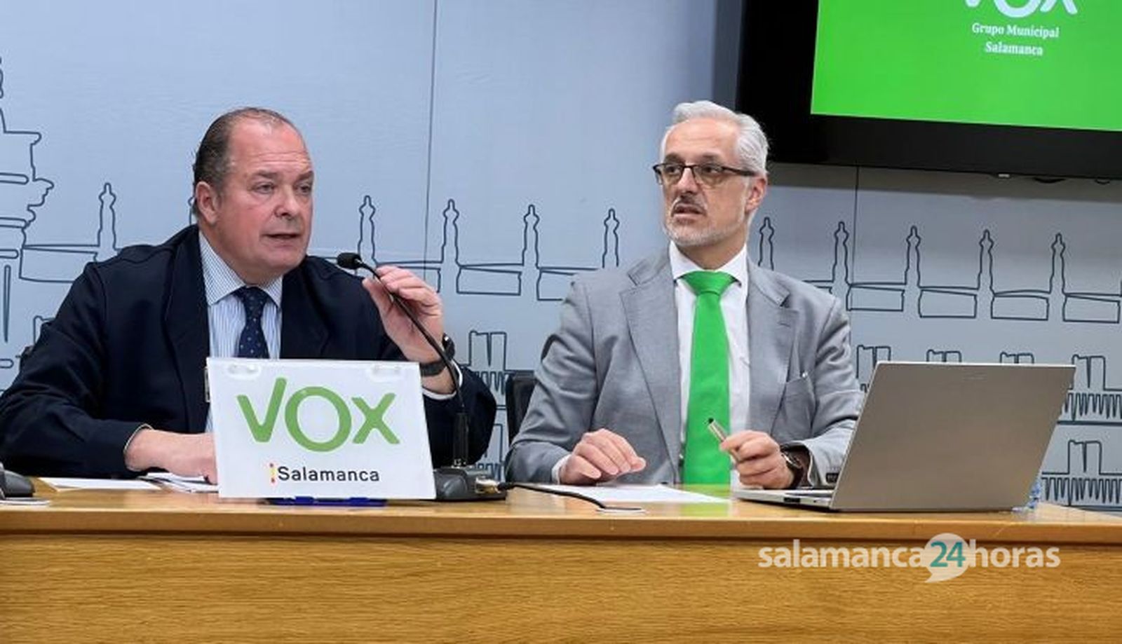  Concejal de Vox, Alejandro Pérez de la Sota e Ignacio Rivas, portavoz del Grupo VOX en el Ayuntamiento de Salamanca