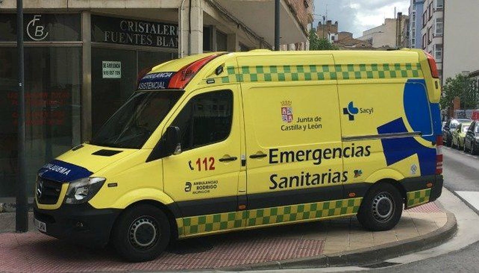 Trasladada una niña de 8 años al HUBU que casi se ahoga en las Piscinas de San Amaro