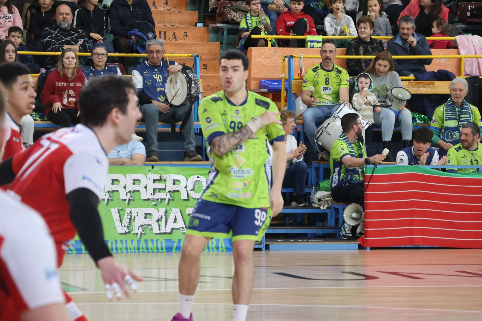 GALERÍA | Revive el apasionante duelo entre el Balonmano Zamora y el Ciudad de Santander