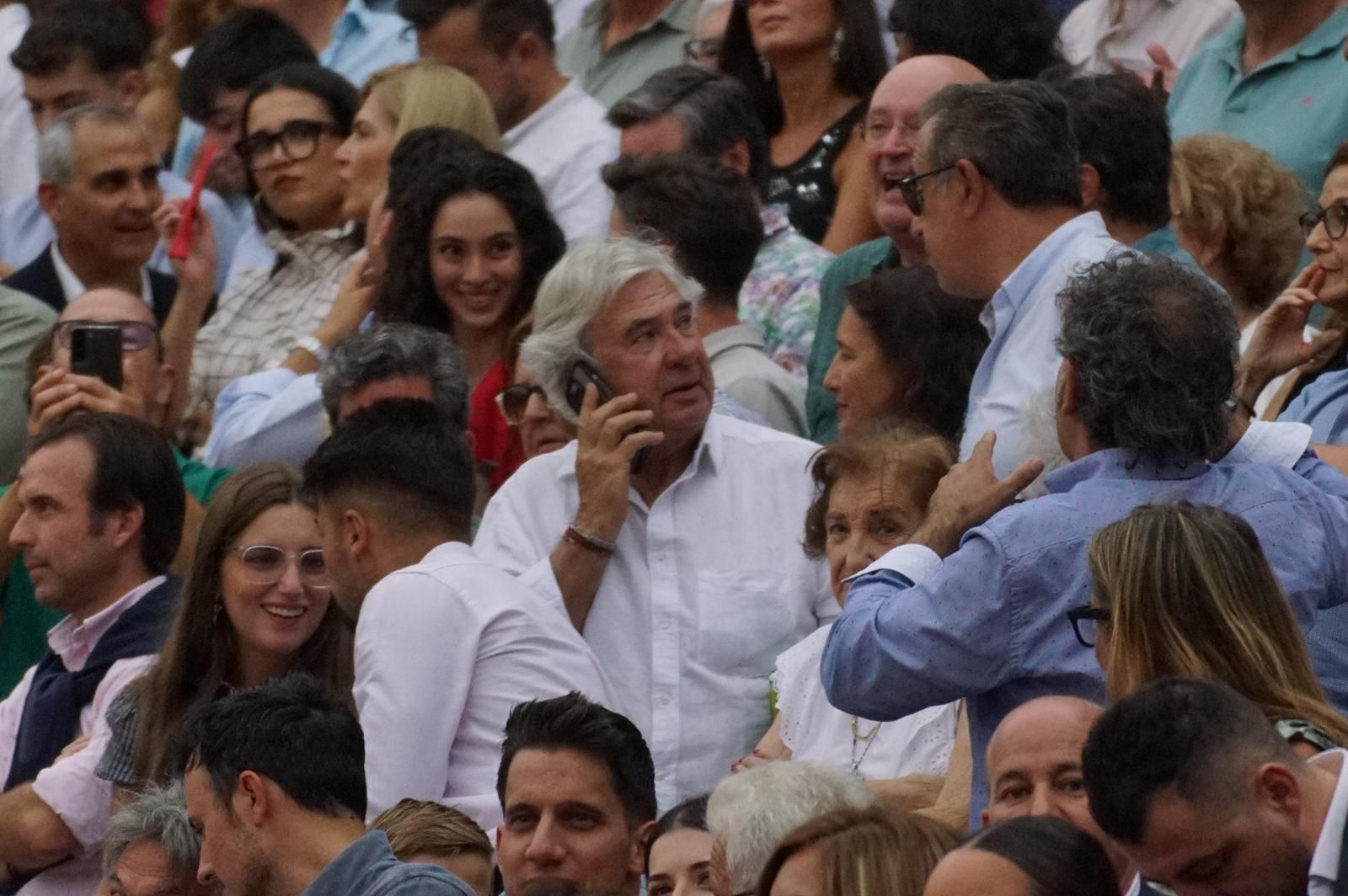 Gran ambiente en La Glorieta para la tarde de toros de Morante de la Puebla, Ismael Martín y Marco Pérez