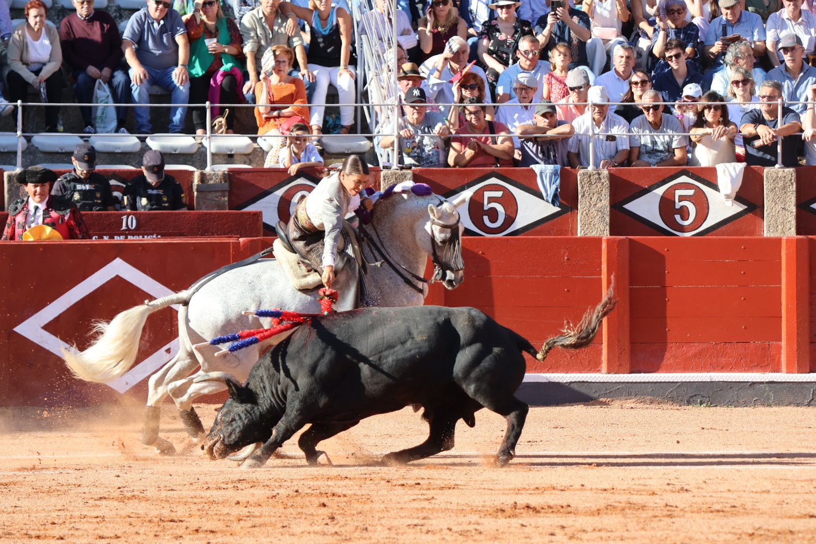 La Glorieta revive el aroma de la feria taurina con el primer festejo: Lea Vicens, Raquel Martín y Olga Casado