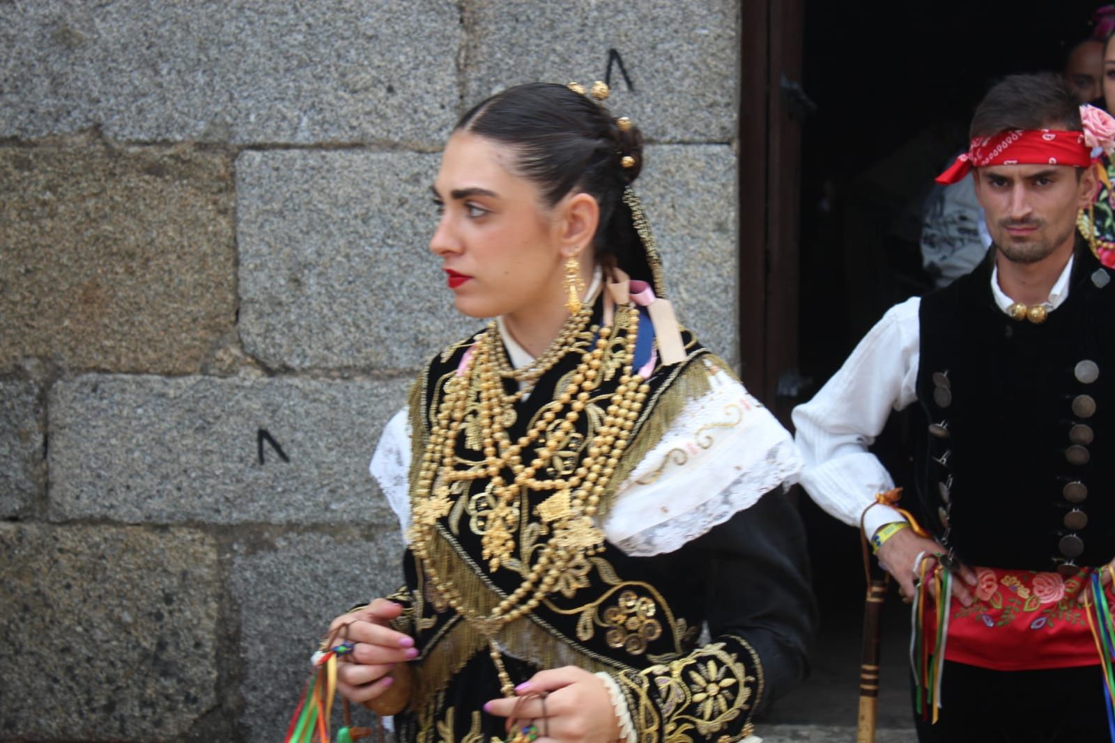 solemne-misa-en-la-iglesia-del-robledo-de-sequeros-procesion-y-ofertorio-43