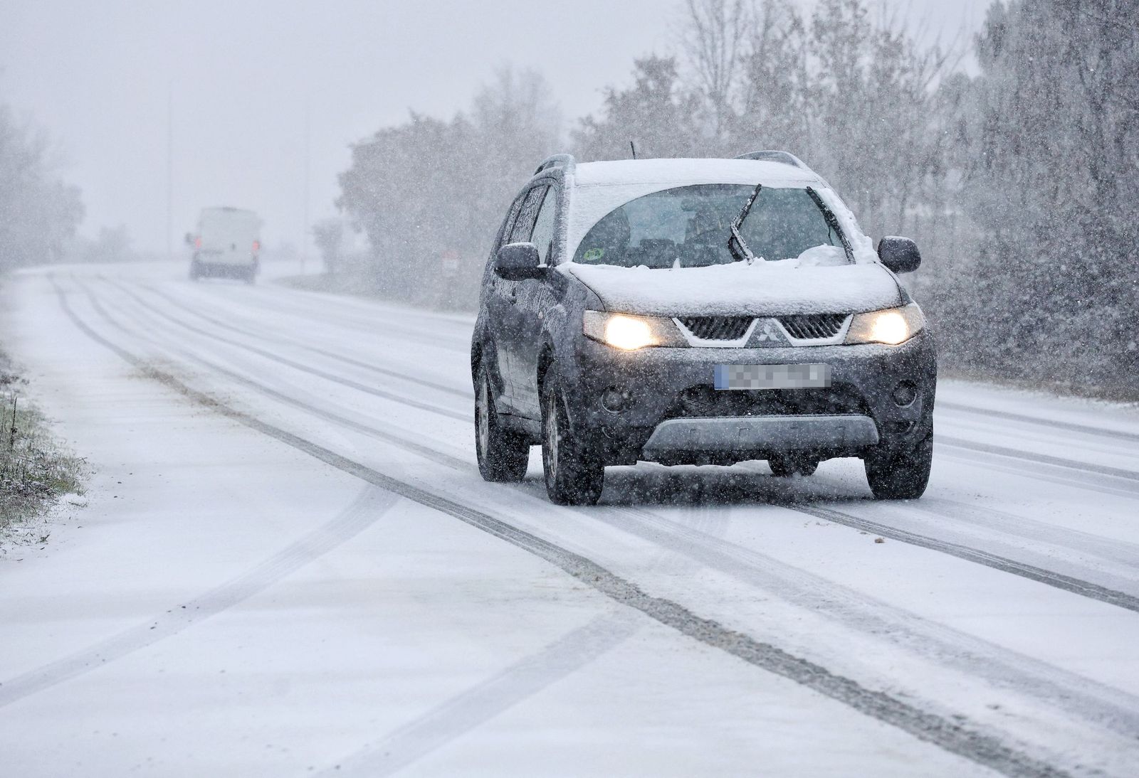 Nieve en la A-66, entre Guijuelo y Bejar