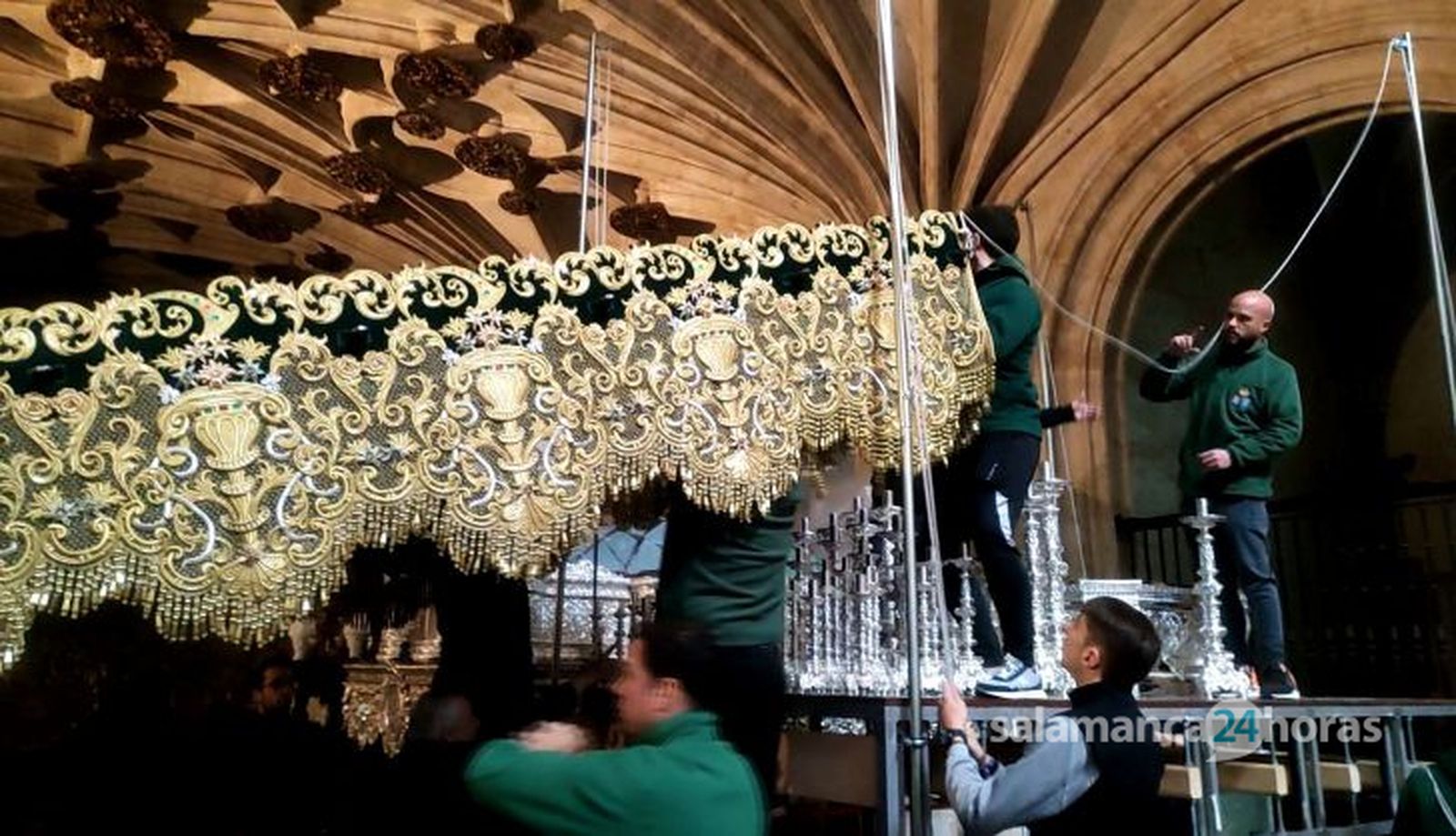 Montaje de los pasos de la Hermandad Dominicana (Virgen de la Esperanza) (68)