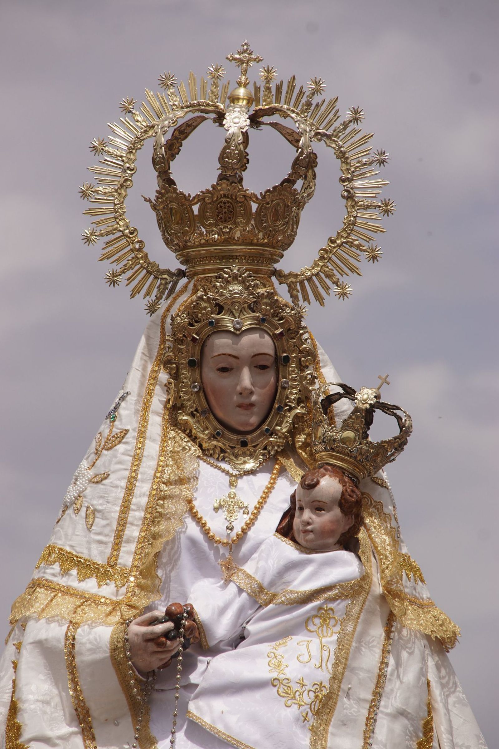 Valdejimena sale a los campos en su romería para honrar a su patrona