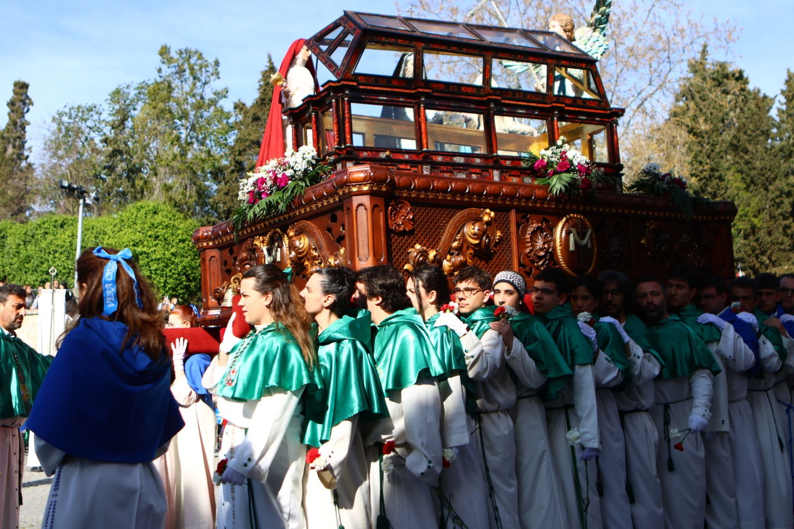 Procesión del encuentro de Nuestra Señora de la Alegría y Jesús Resucitado en el Domingo de Resurrección en Salamanca