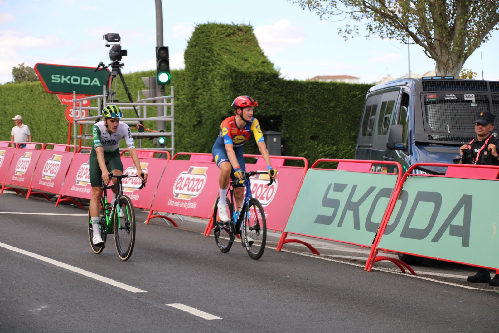 La Vuelta llega a Guijuelo y Philipsen se lleva el esprint