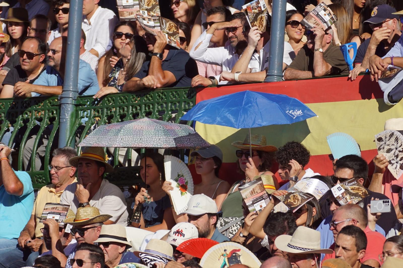 Así ha vivido la afición de La Glorieta el primer cartel de figuras de la feria: imágenes del ambiente en los tendidos y en el patio de cuadrillas