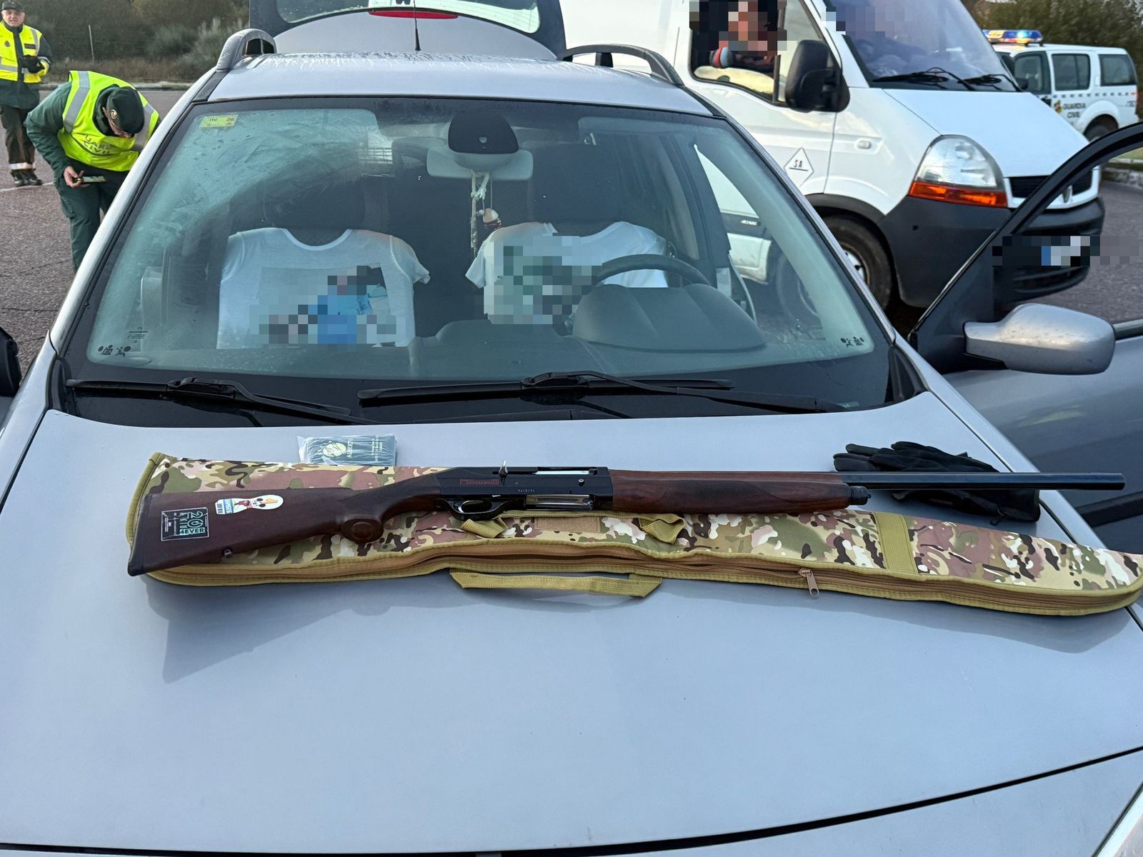 Así trabaja el operativo coordinado de Guardia Civil y PSP que fiscaliza el paso de armas de fuego