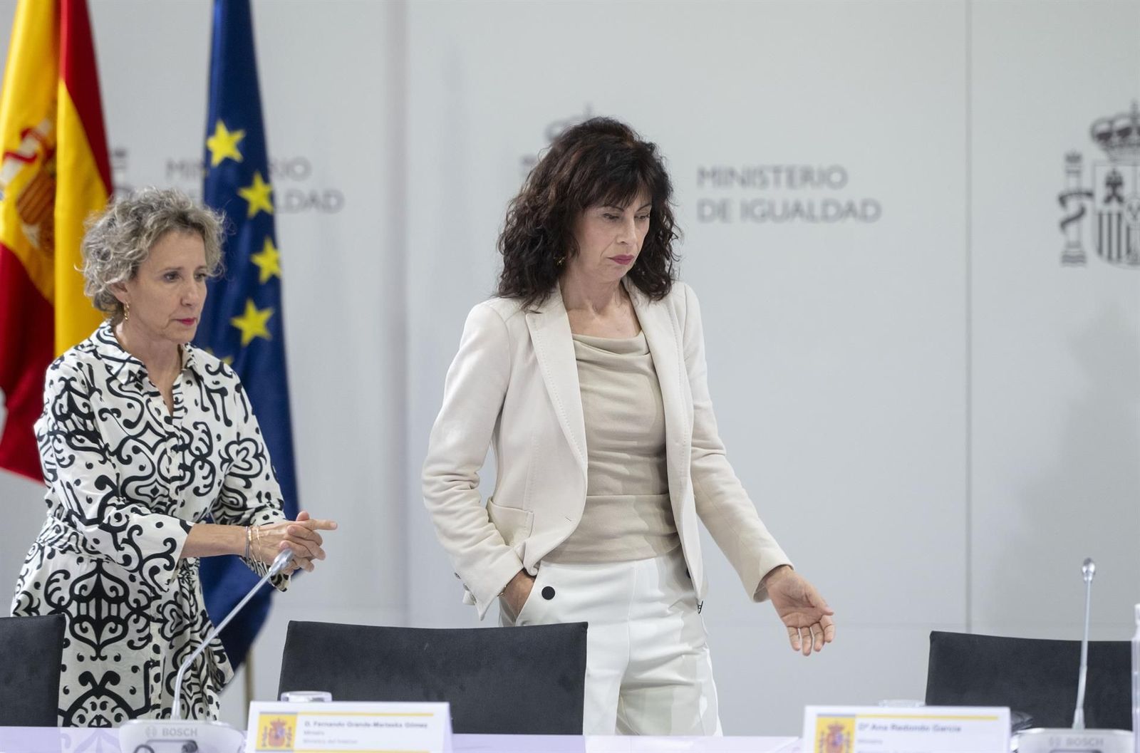 La secretaria de Estado para la Igualdad y la Erradicación de la Violencia, Aina Calvo (i), y la ministra de Igualdad, Ana Redondo (d). Alberto Ortega | Europa Press La secretaria de Estado para la Igualdad y la Erradicación de la Violencia, Aina Calvo (i), y la ministra de Igualdad, Ana Redondo (d). Alberto Ortega | Europa Press