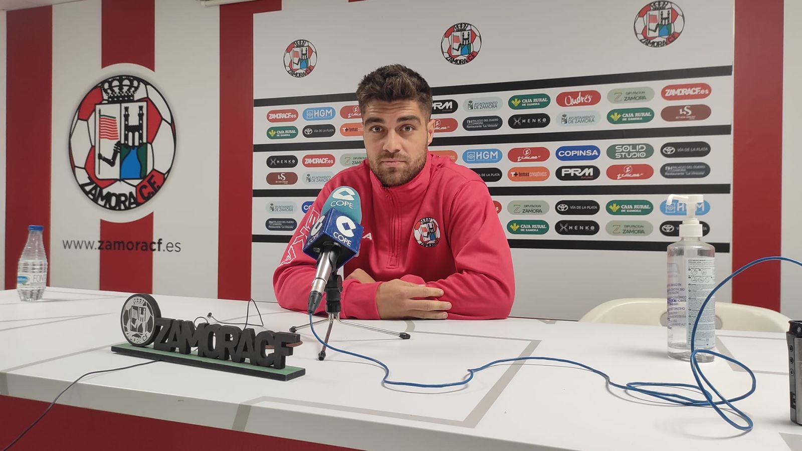 Juanan en rueda de prensa