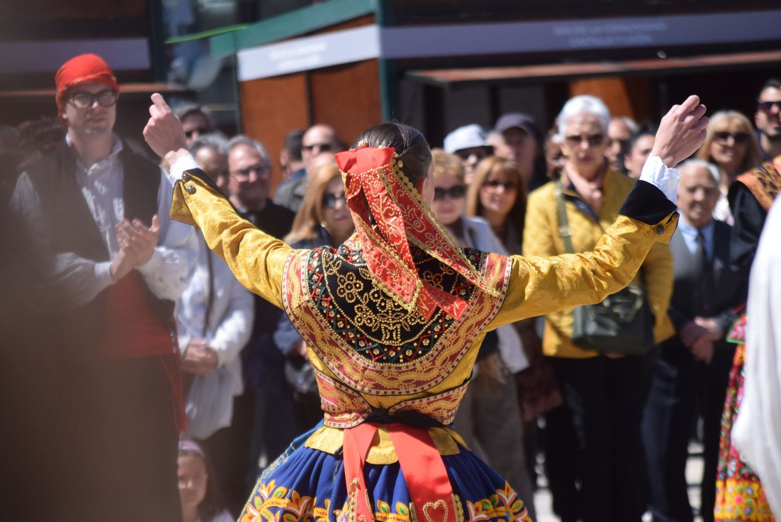 actuacion-dona-urraca-en-la-marina-13