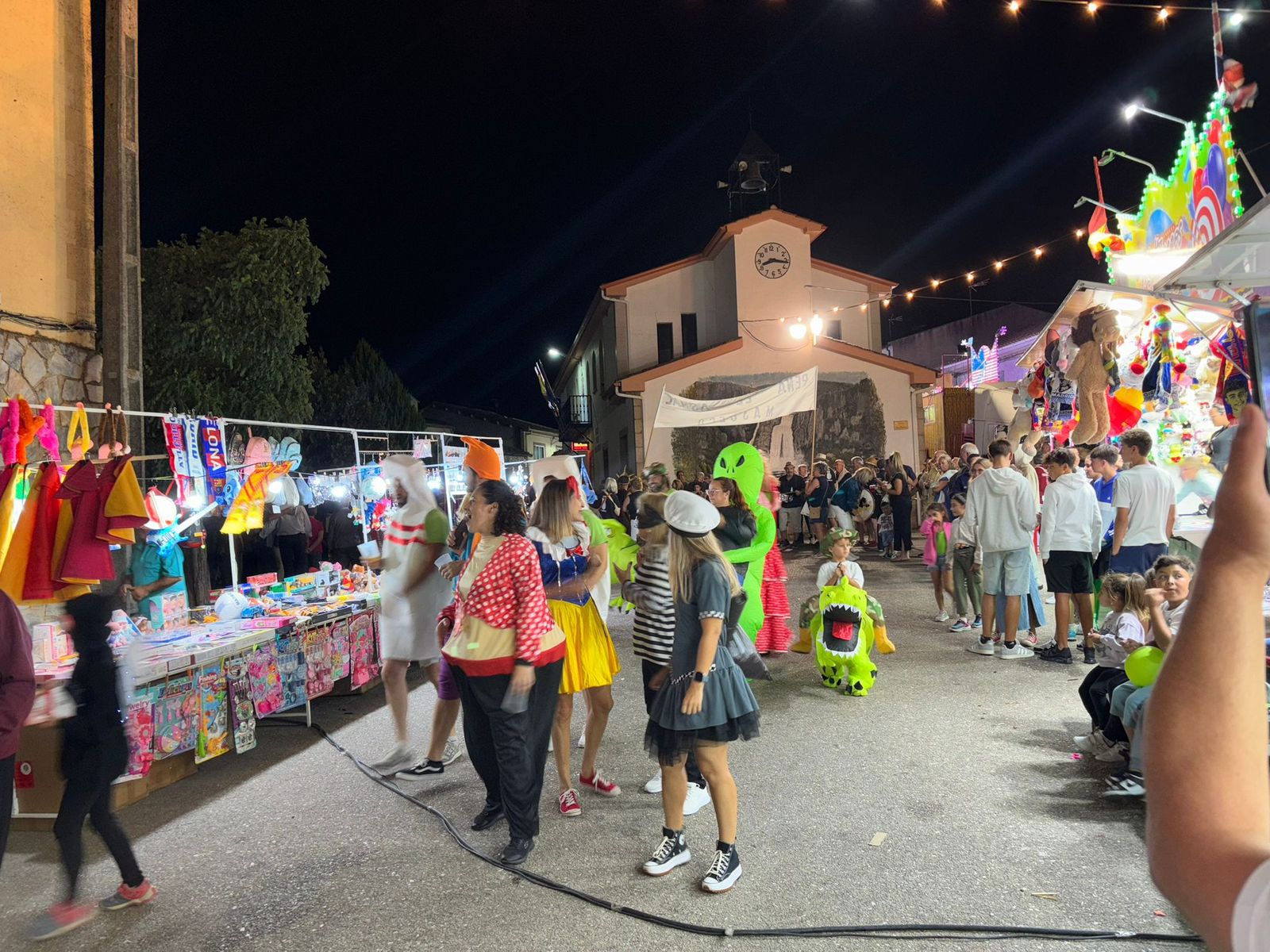 Desfile de peñas en Masueco 2025