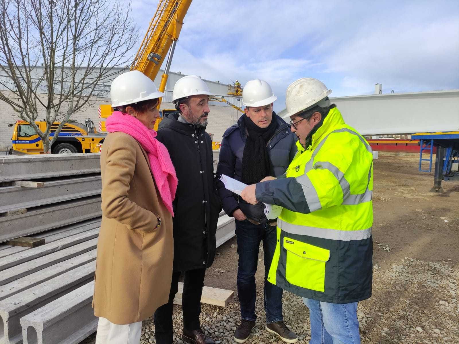 Visita institucional a las obras del parque de bomberos