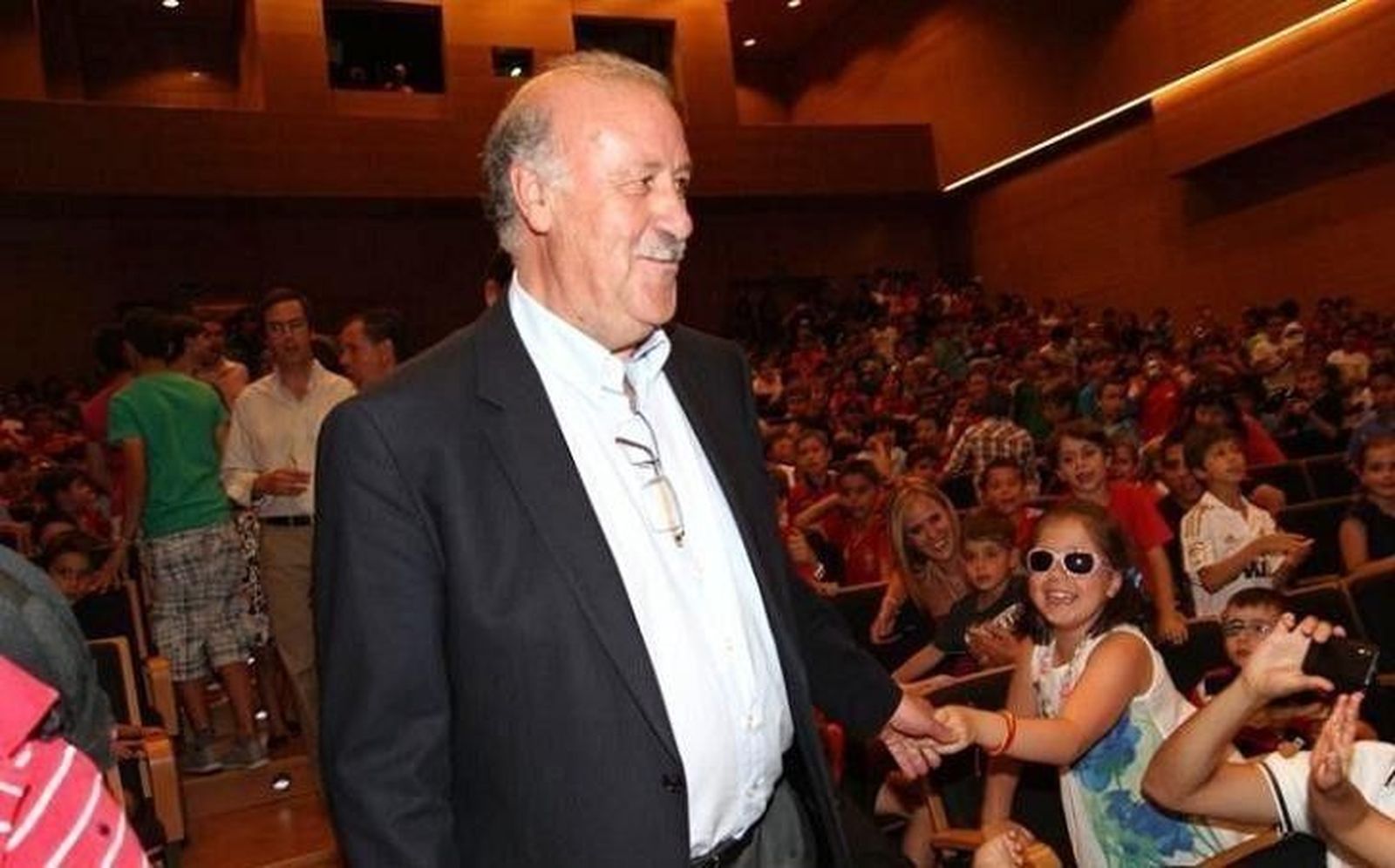 Del Bosque pide a la UDS "racionalidad con lo que se ingresa y gasta"