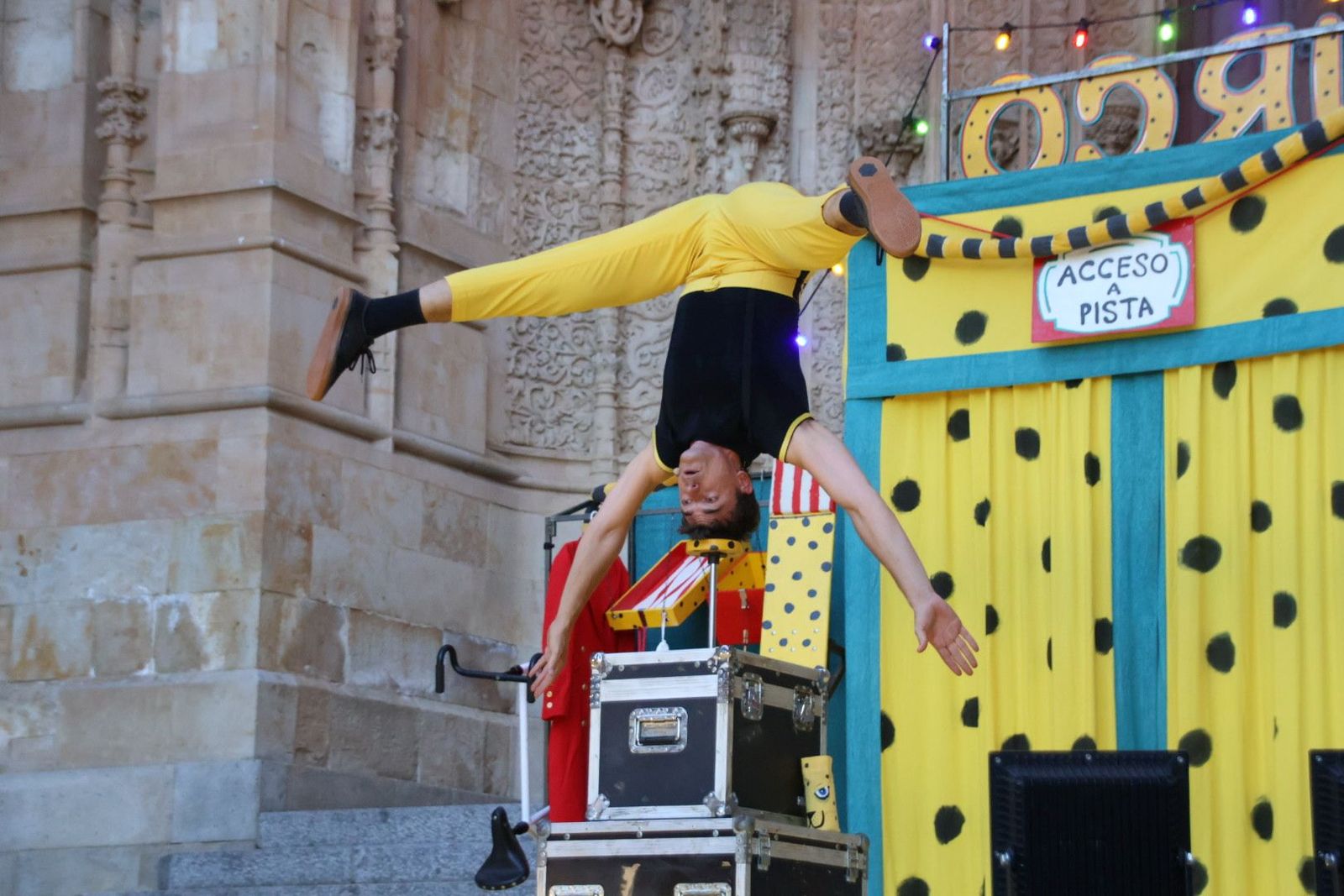 Espectáculo 'Cándido' Festival de Artes de calle 2024