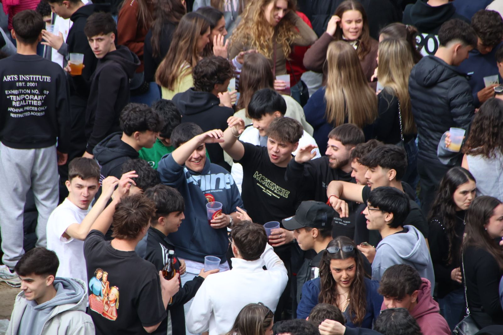 Un multitudinario Lunes de Aguas en Salamanca llena la ribera del Tormes