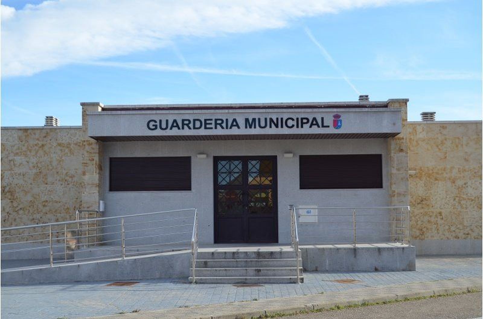 El Ayuntamiento de Villares de la Reina trabaja en la reapertura de la guardería tras quedar desierta su licitación
