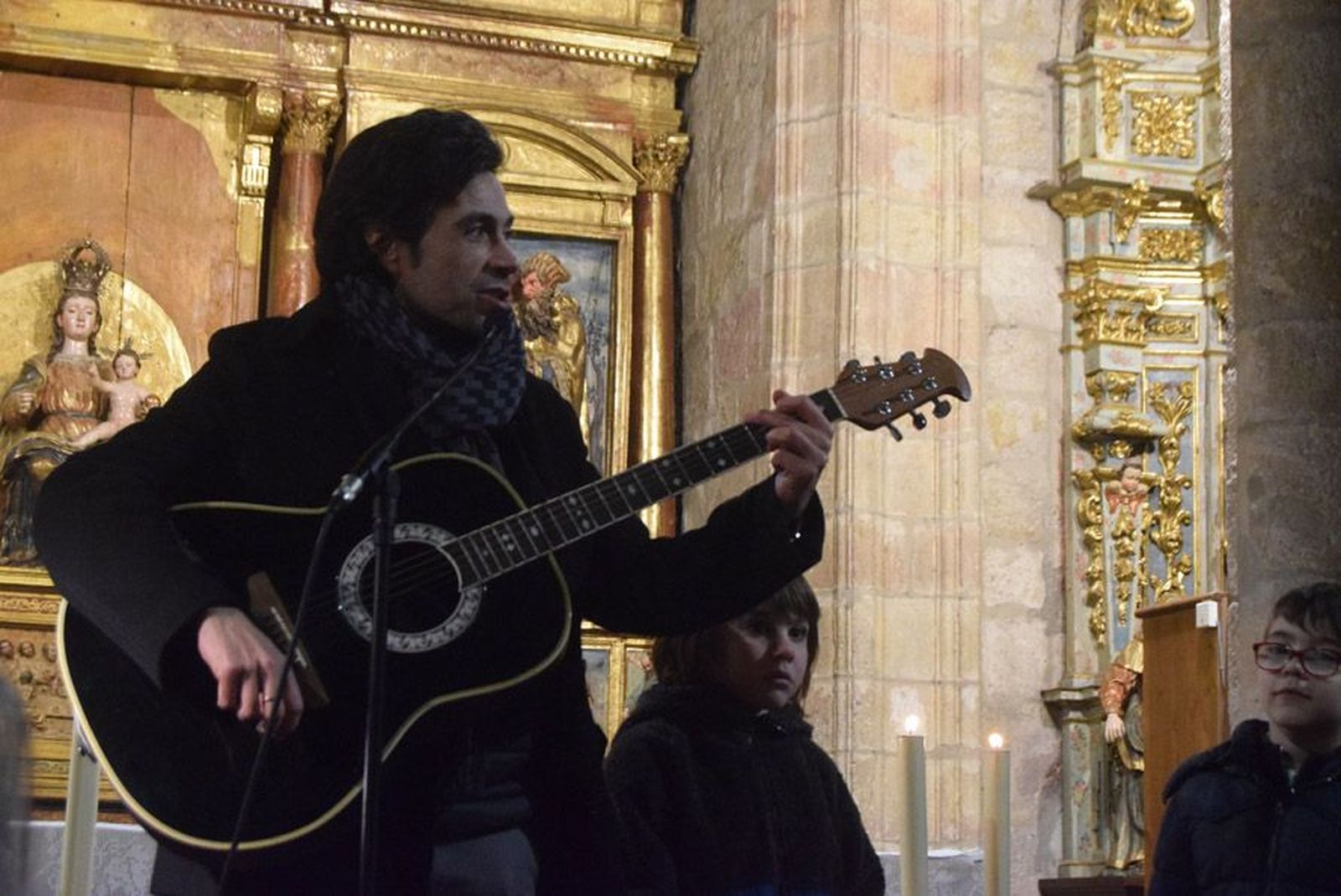 las-candelas-vuelven-a-unir-la-iglesia-de-san-juan-con-la-de-san-vicente-8