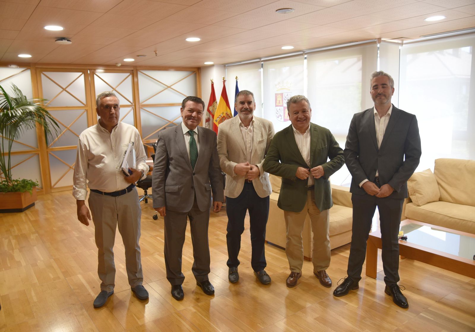 El consejero de la Presidencia recibe a la nueva Junta Directiva de CSIF Castilla y León