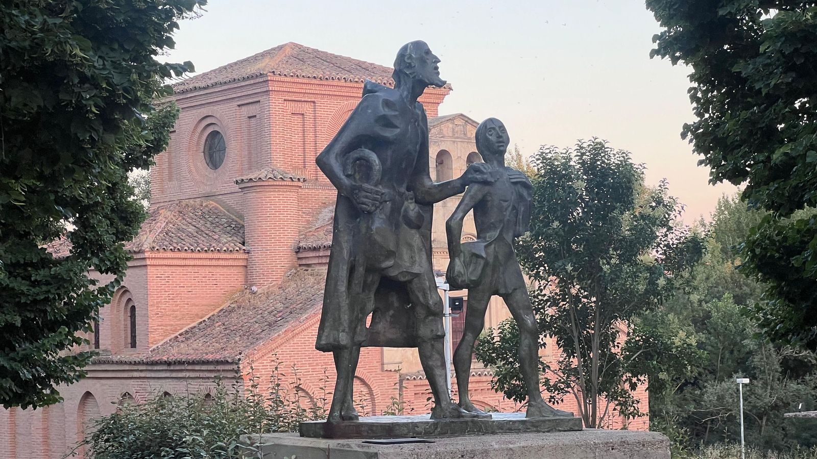 Visita guiada 'Patrimonio y leyendas del río Tormes' Visita guiada 'Patrimonio y leyendas del río Tormes'