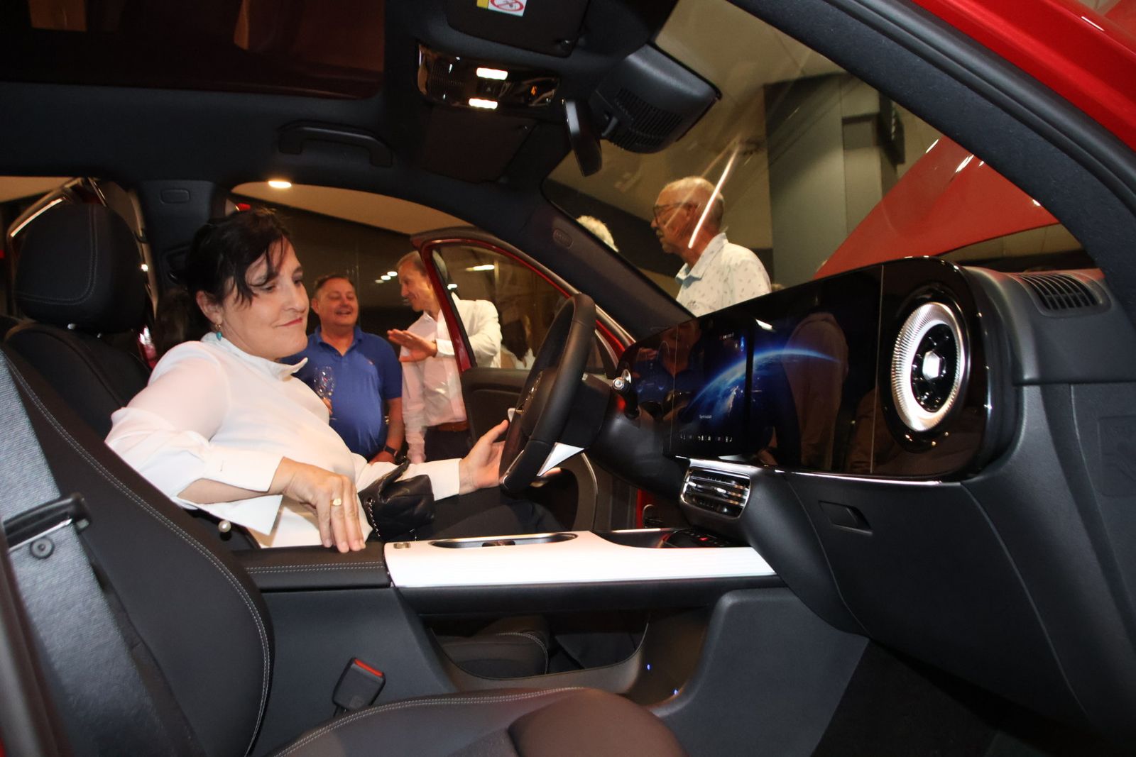 Presentación dos coches en la mercedes